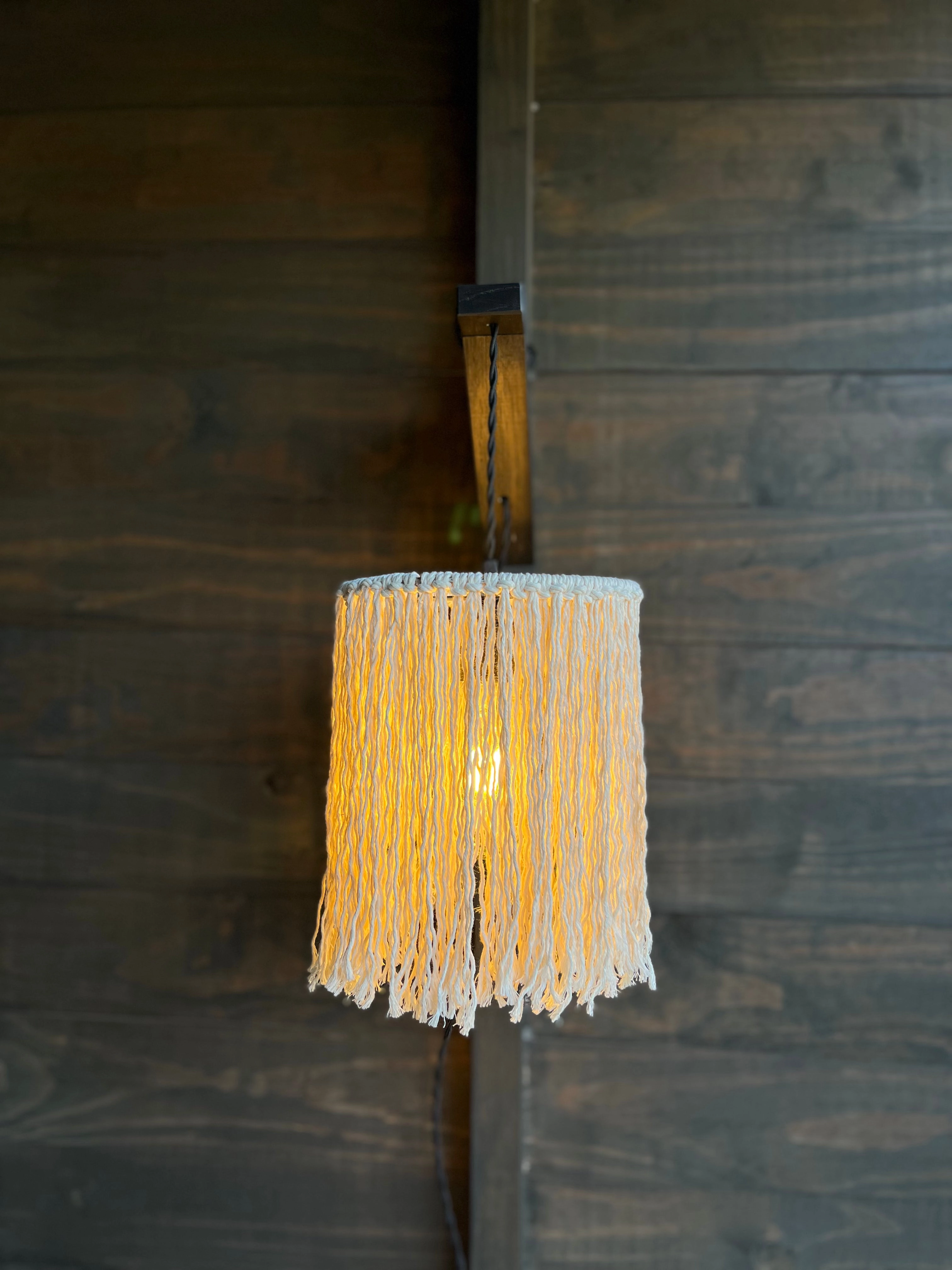 Lámpara Aplique Ruanda Blanca - Madera Negra / Cordón negro