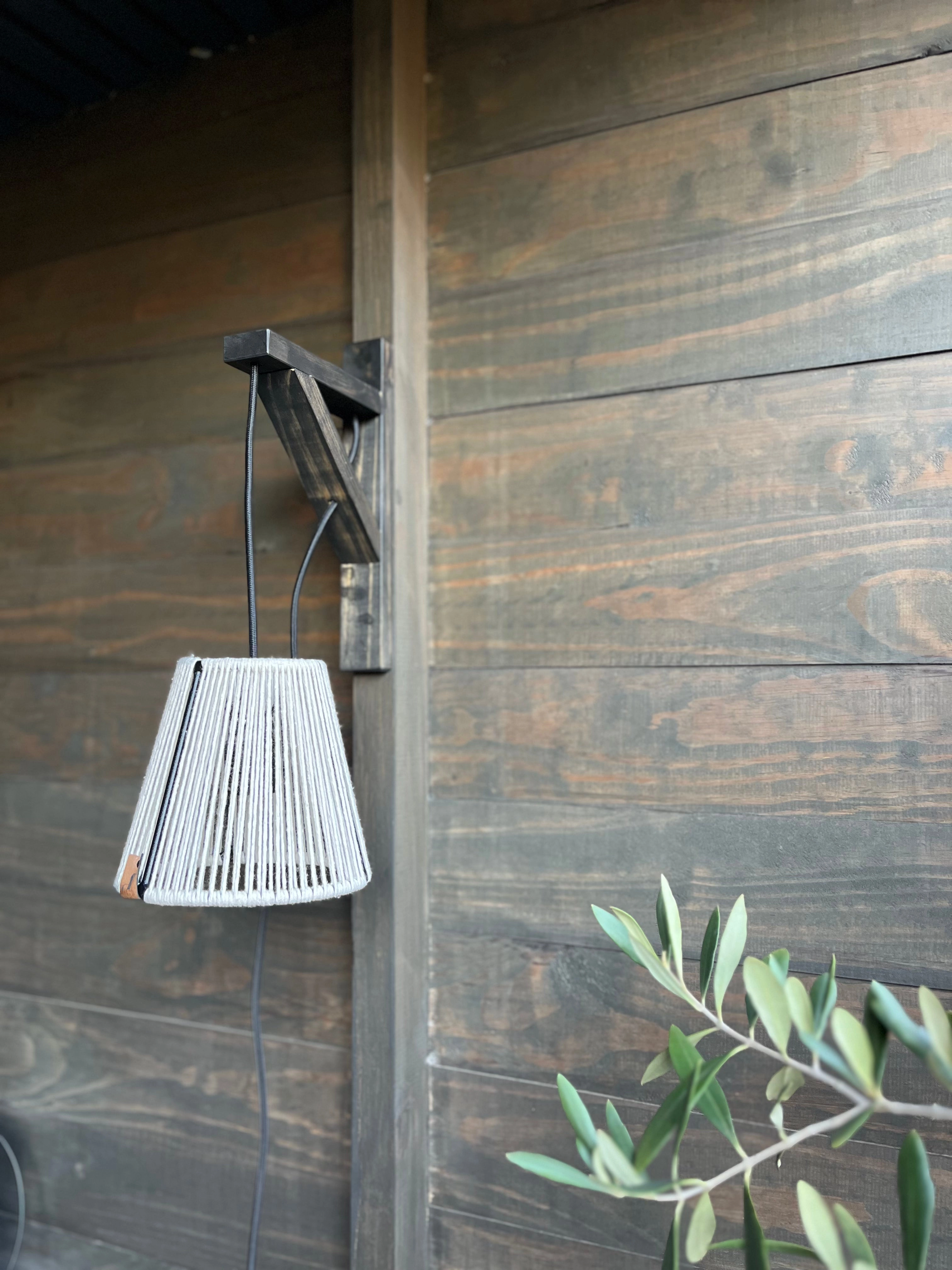 Lámpara Aplique Fez Blanca - 25 x 25cm pantalla / Madera Negra / Cordón Negro