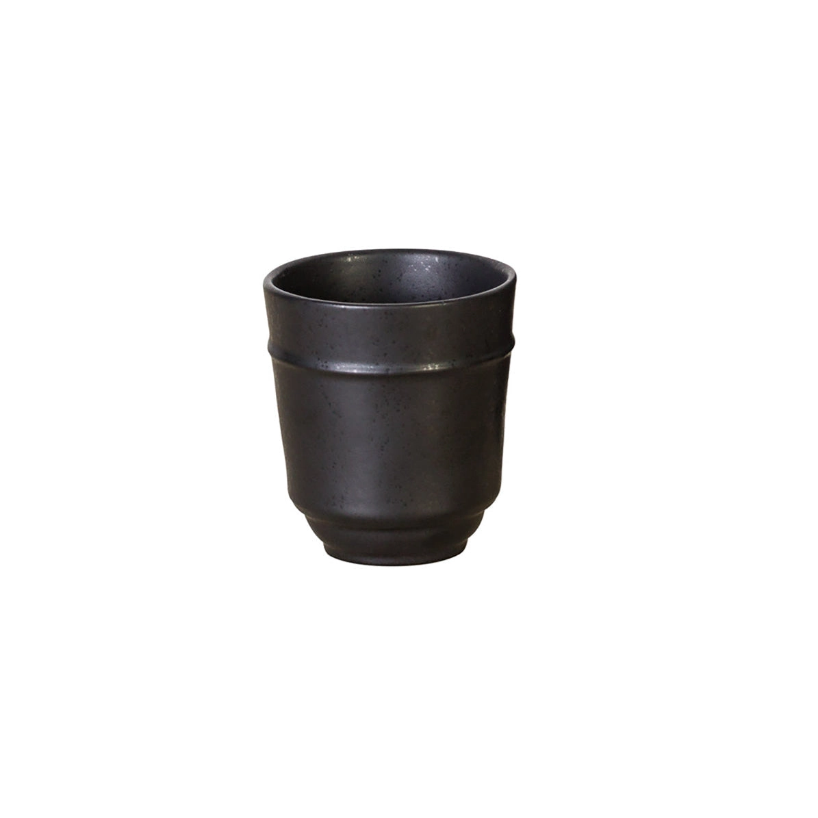 Vaso Riviera negro mate visto de frente sobre fondo blanco