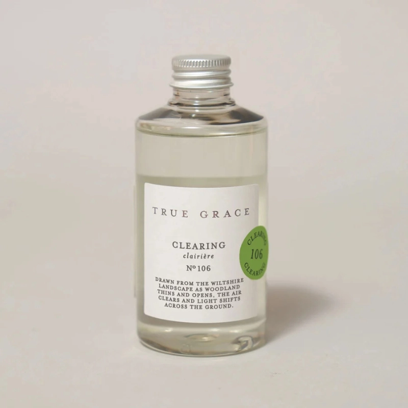 Botella de recambio Clearing de 200 ml, de frente sobre un fondo claro.