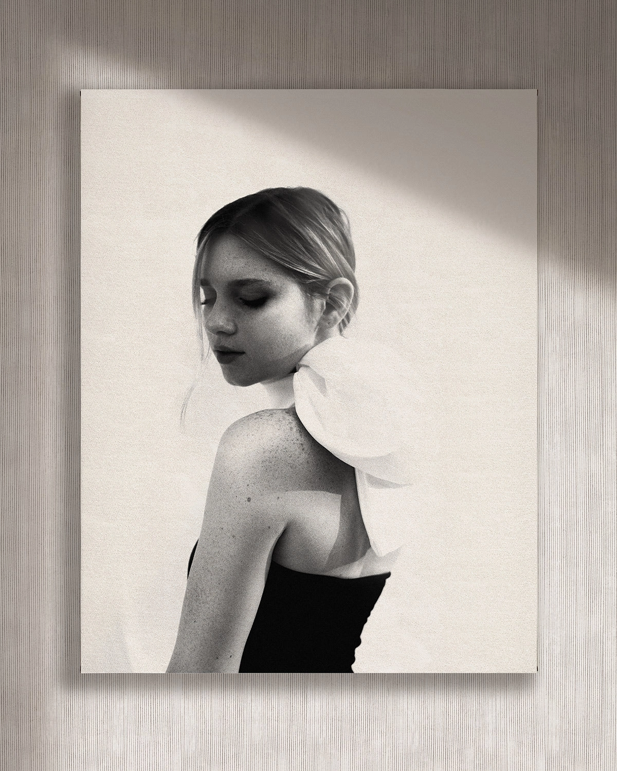 Cuadro Mujer con cinta vertical - 140x175 cm / Lona tensada con bastidor
