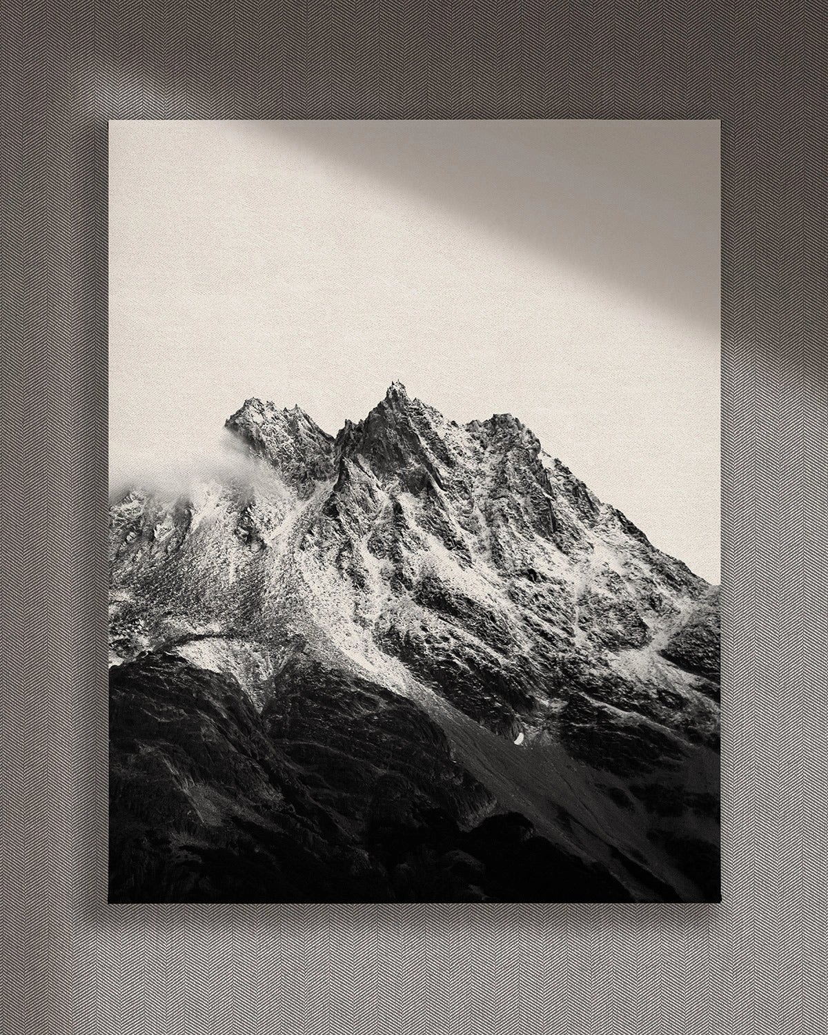 Cuadro Cordillera vertical - 140x175 cm / Lona tensada con bastidor + marco de madera negro