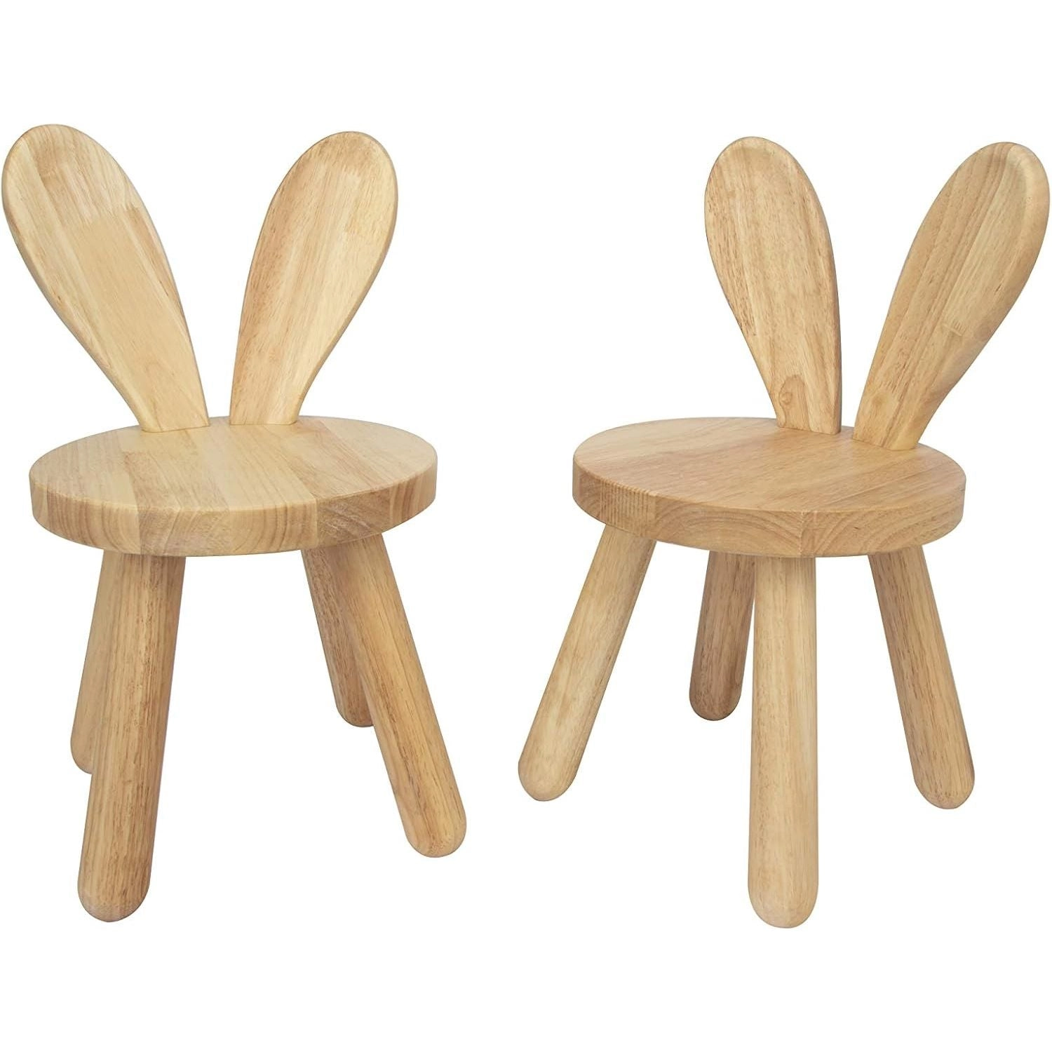 Dos sillas Bunny de madera natural vistas de frente sobre fondo blanco.