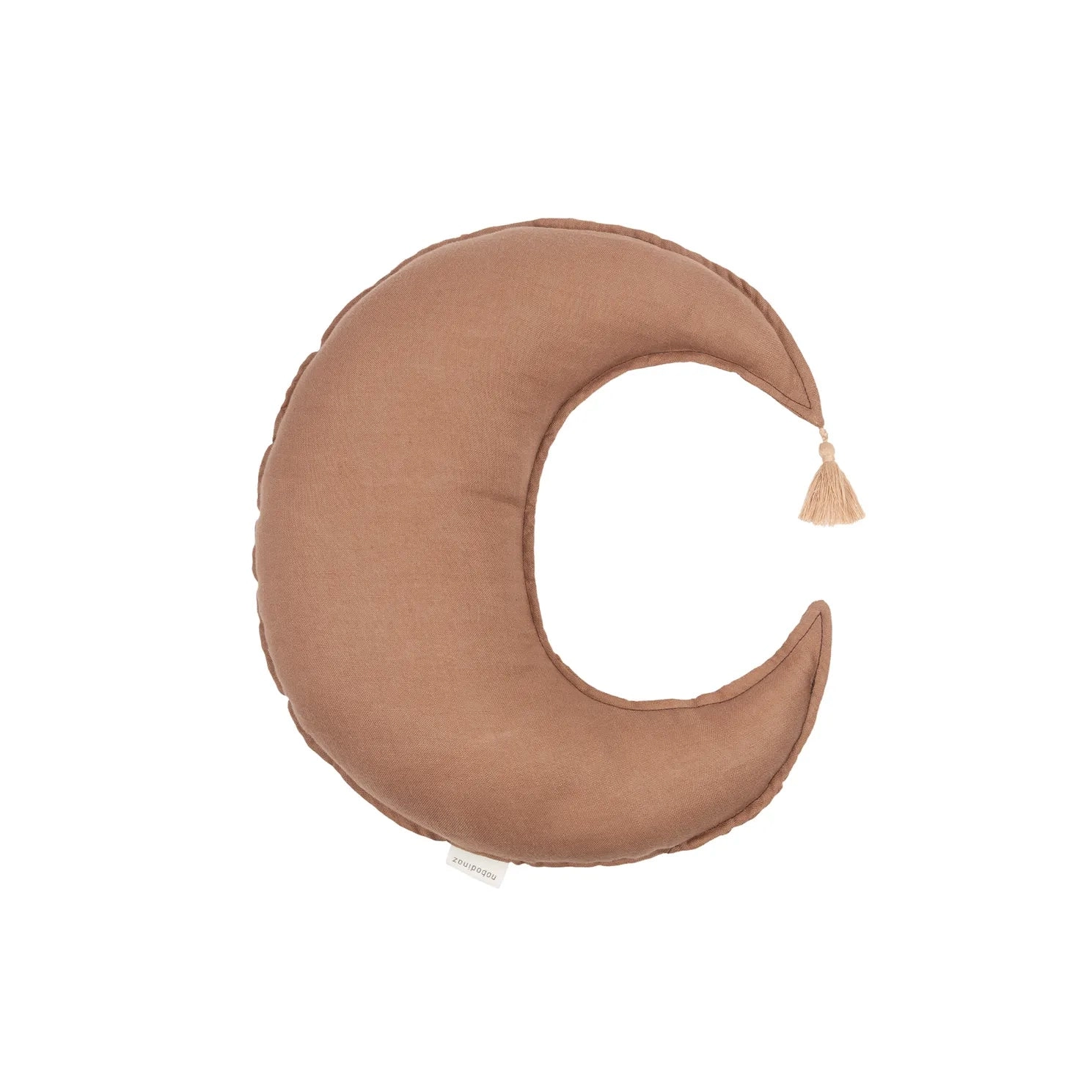 Cojín de lino color Noisette con forma de luna y borla, visto de frente sobre fondo blanco.