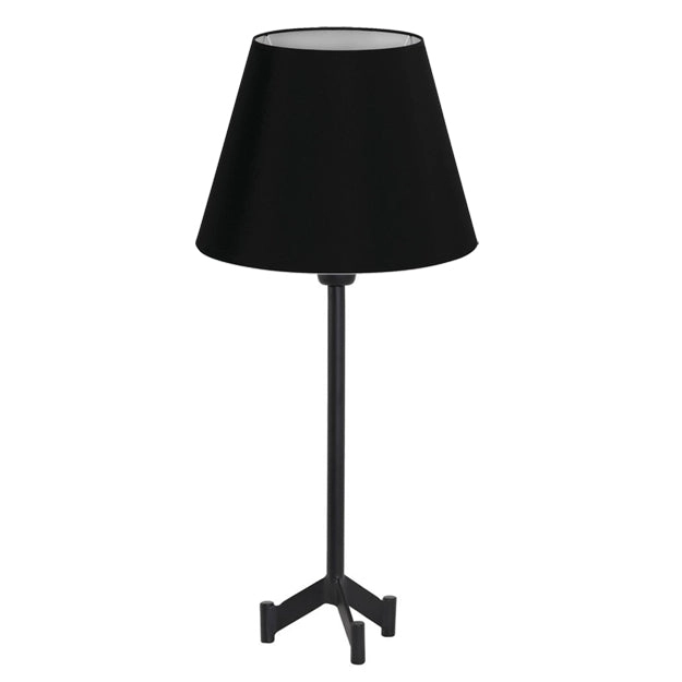 Lámpara de mesa negra con pantalla de tela, vista frontal sobre fondo blanco.