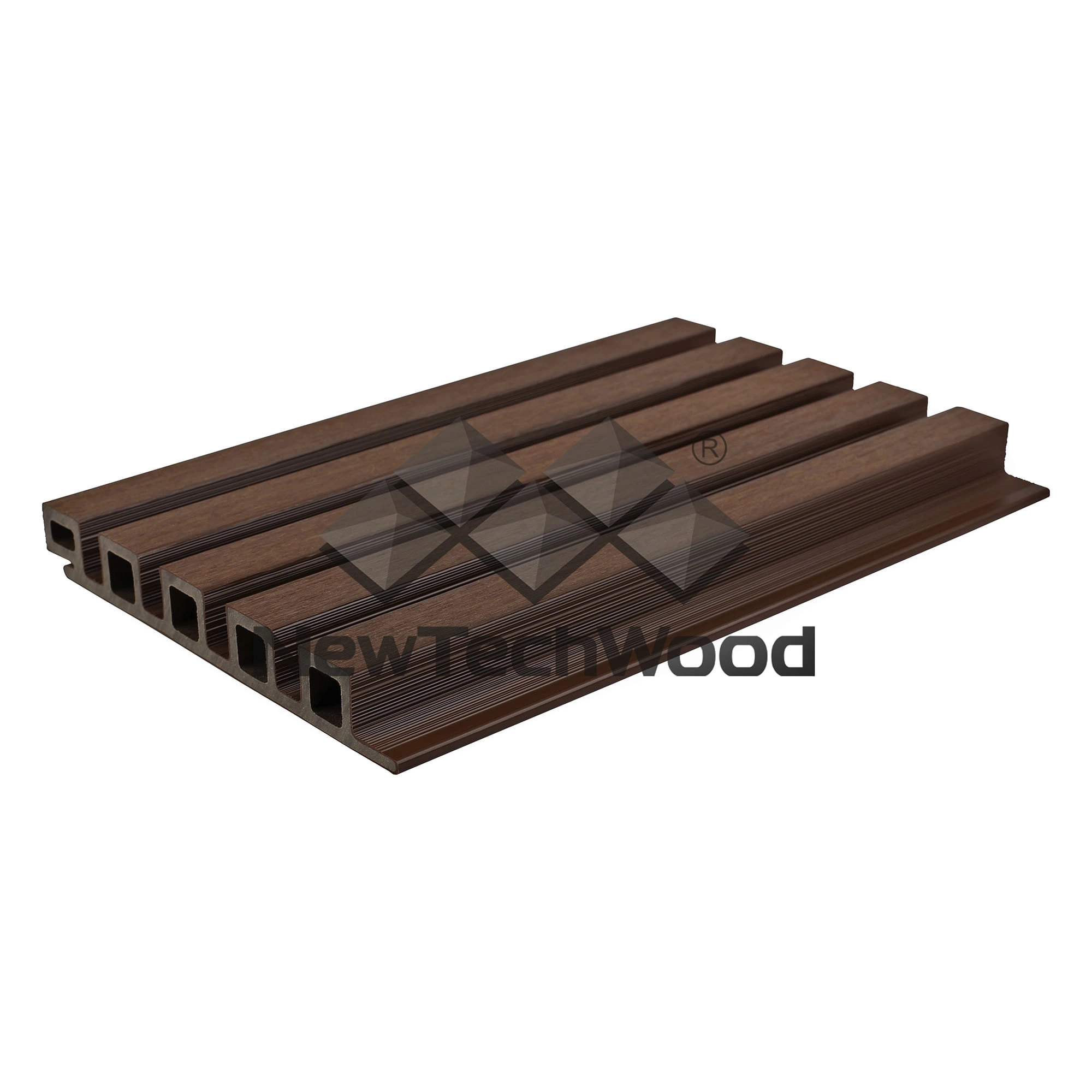 Panel WPC Walnut visto en perspectiva, con perfil escalonado, nervaduras paralelas y canales huecos.