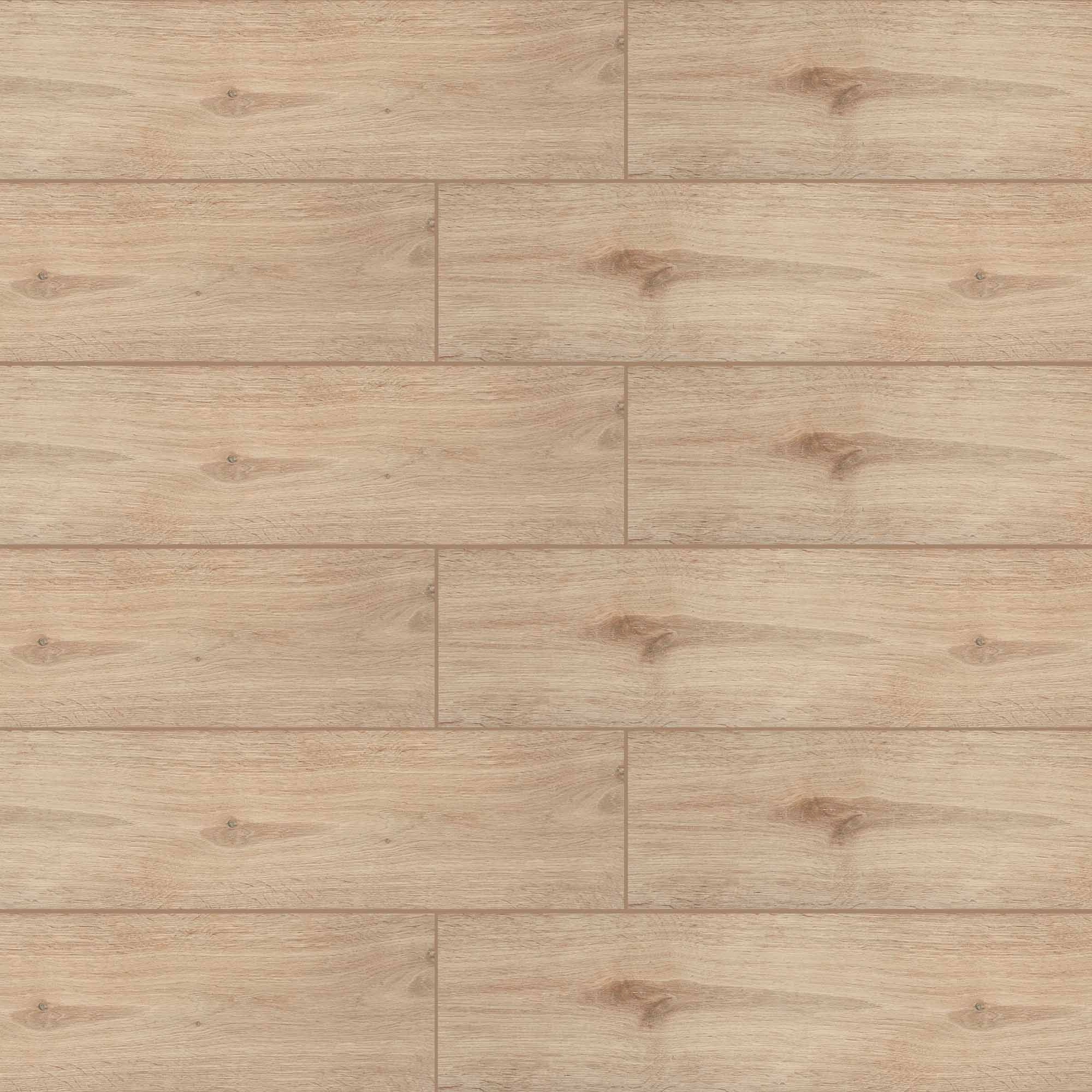 Vista superior de varias piezas de porcelanato café claro con vetas de madera, instaladas en filas alternadas.